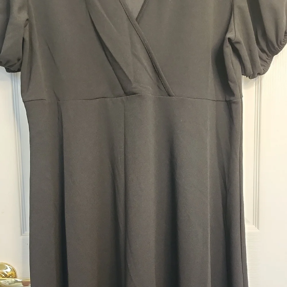Boohoo Plus Black Midi Dress with Short Sleeves - Picture 3 of 12